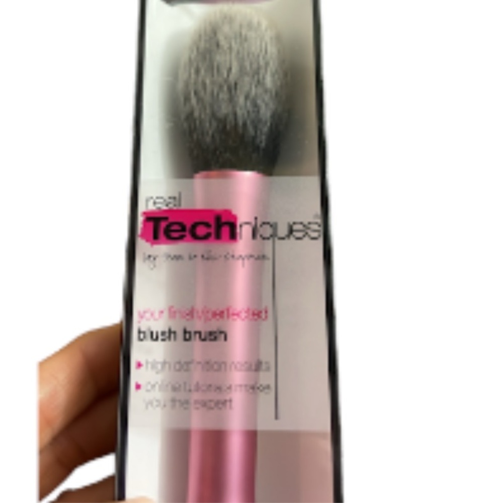 Real Techniques Blush Brush Your Finish Perfected Self-Standing Ultra Plush